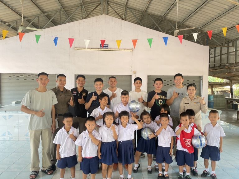 ตร.หนองบัวเหนือ ร่วมเลี้ยงอาหารกลางวันนักเรียน โรงเรียนปากห้วยไม้งาม