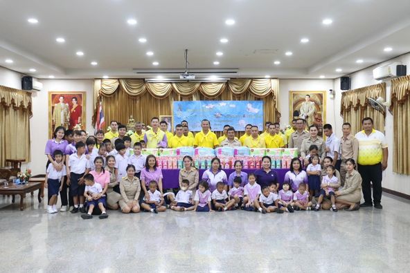 ร่วมกิจกรรมจิตอาสาเลี้ยงอาหารเด็กพิเศษ ณ ศูนย์การศึกษาพิเศษ ประจำจังหวัดตาก