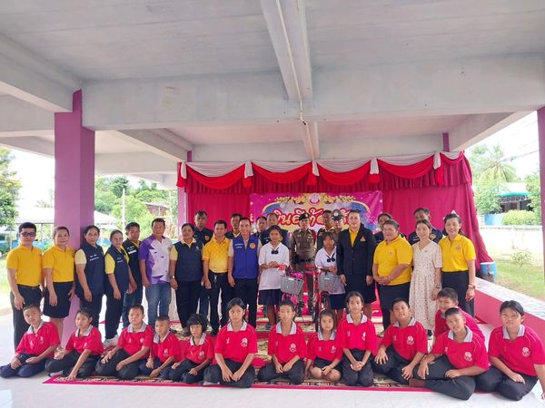 พิธีมอบรถจักรยานให้กับโรงเรียนหนองบัวเหนือ