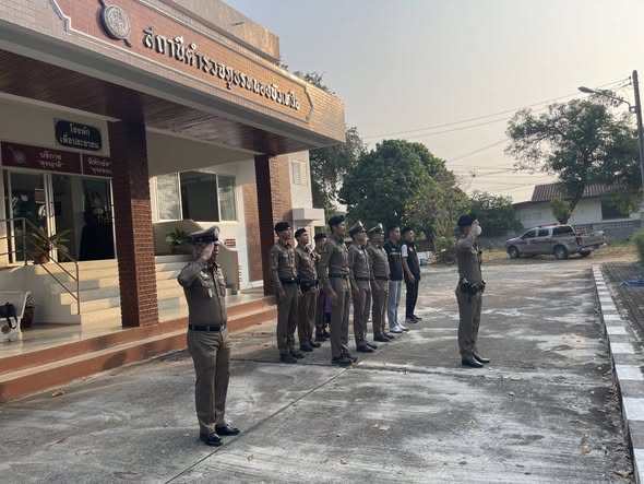 เข้าแถวเคารพธงชาติ และได้ซักซ้อมยุทธวิธี